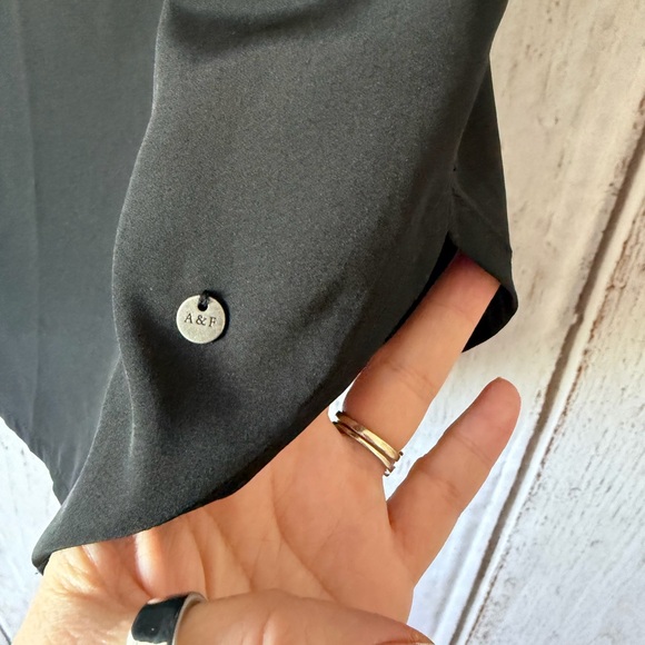 Abercrombie & Fitch Essentials Black High Neck Sleeveless Blouse XS - Picture 4 of 6